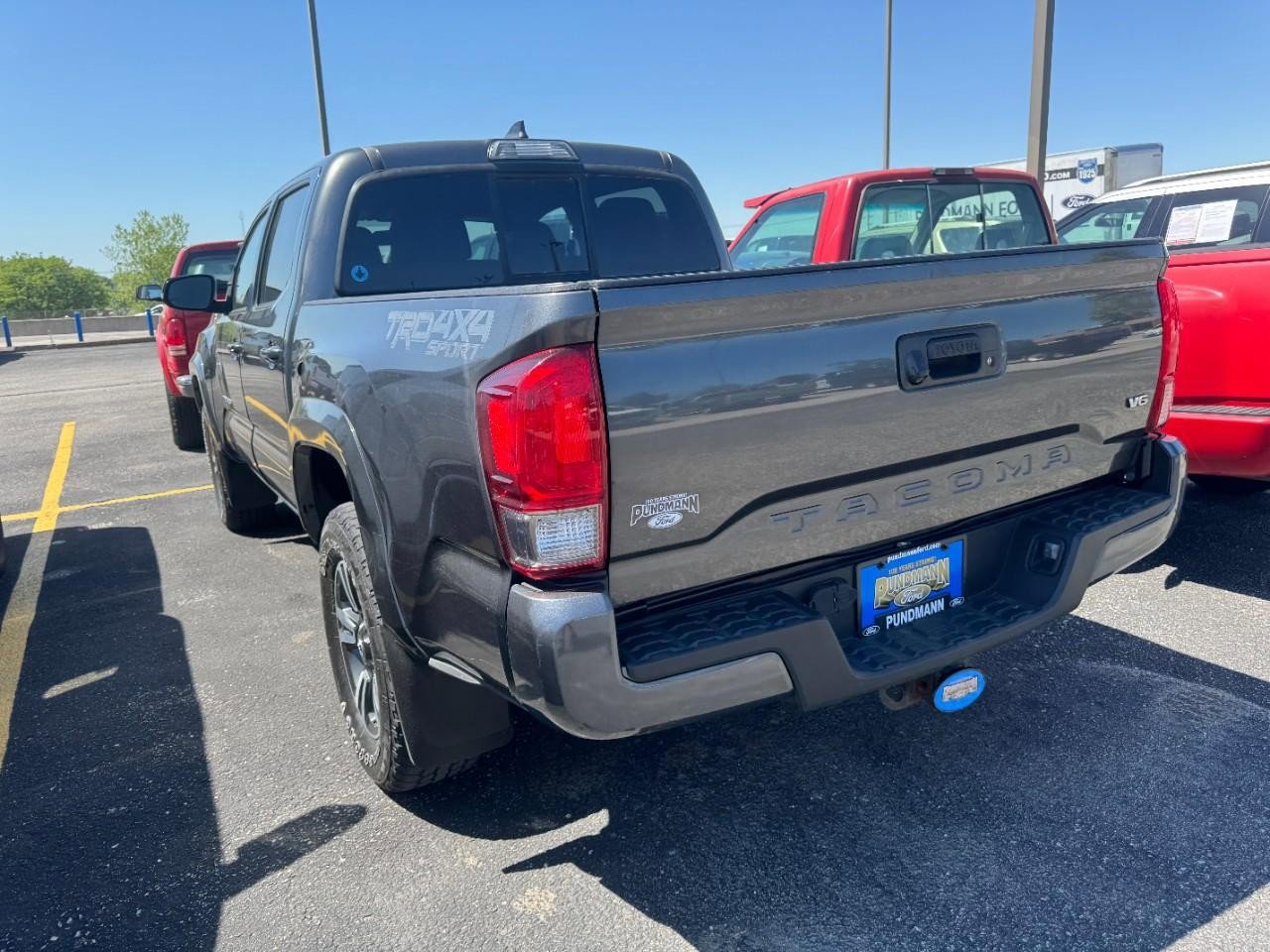 Used 2016 Toyota Tacoma TRD Sport w/ Towing Package AWD/4WD image 8