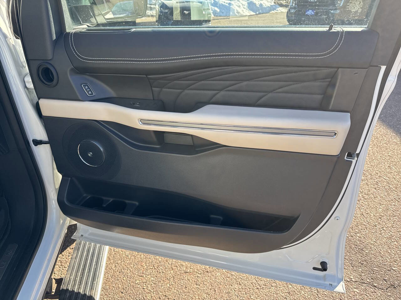Certified 2024 Ford Expedition Max Platinum image 11