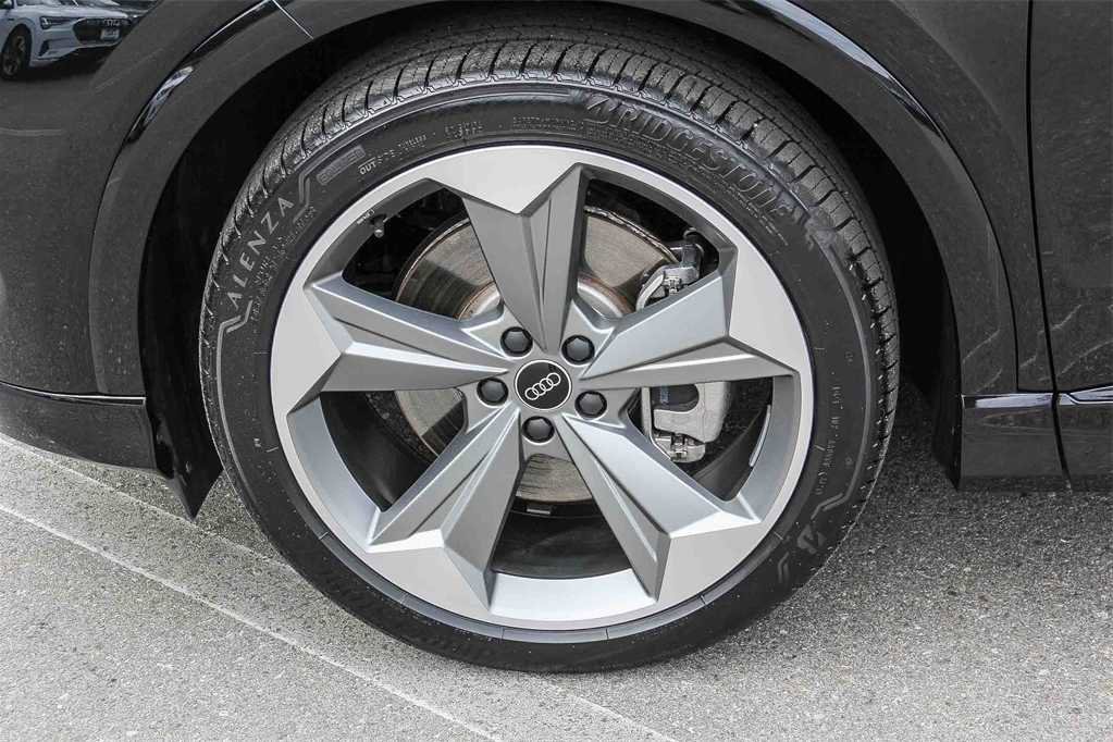 Used 2025 Audi Q4 e-tron Premium Plus w/ Premium Plus image 9