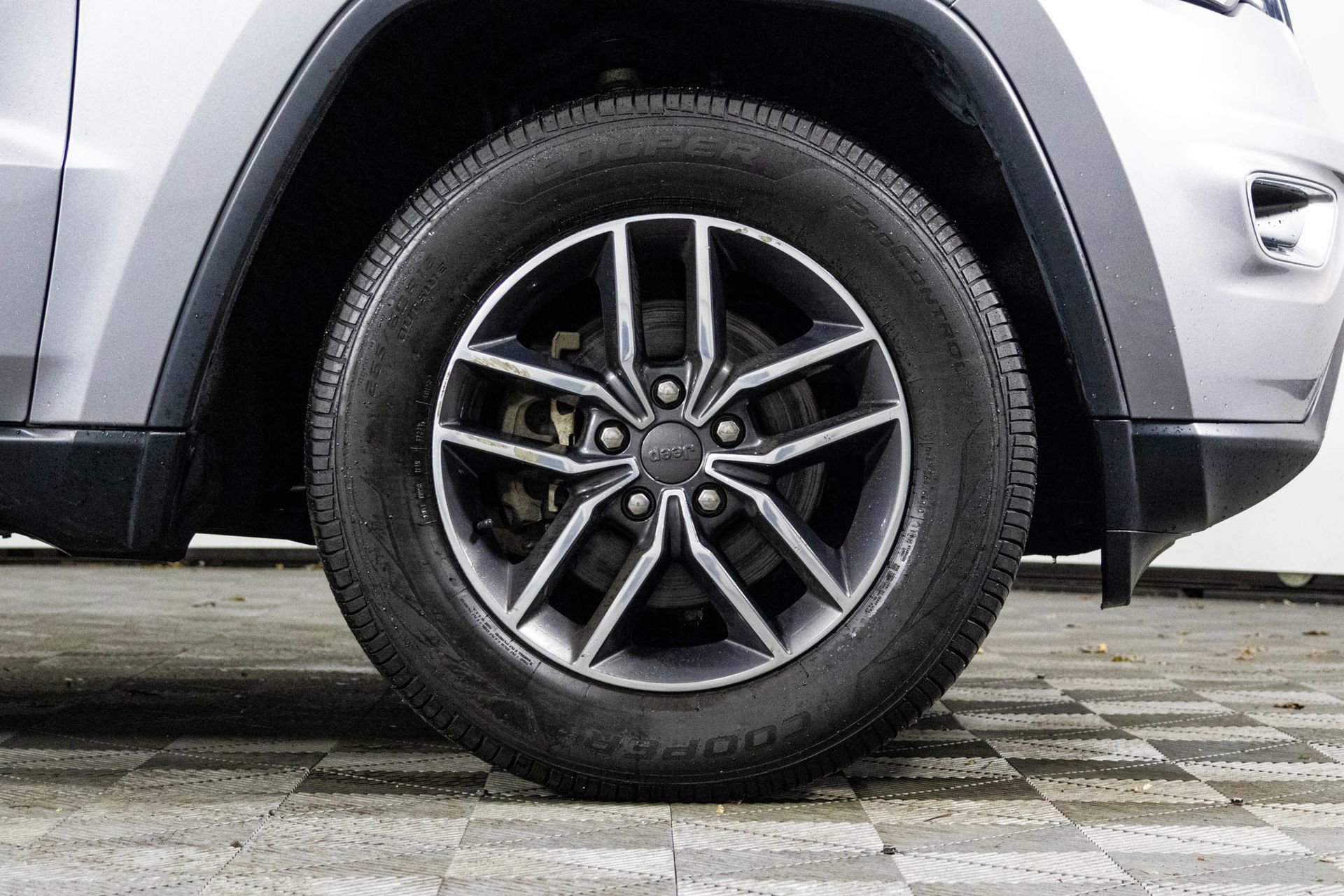 Used 2019 Jeep Grand Cherokee Limited image 41