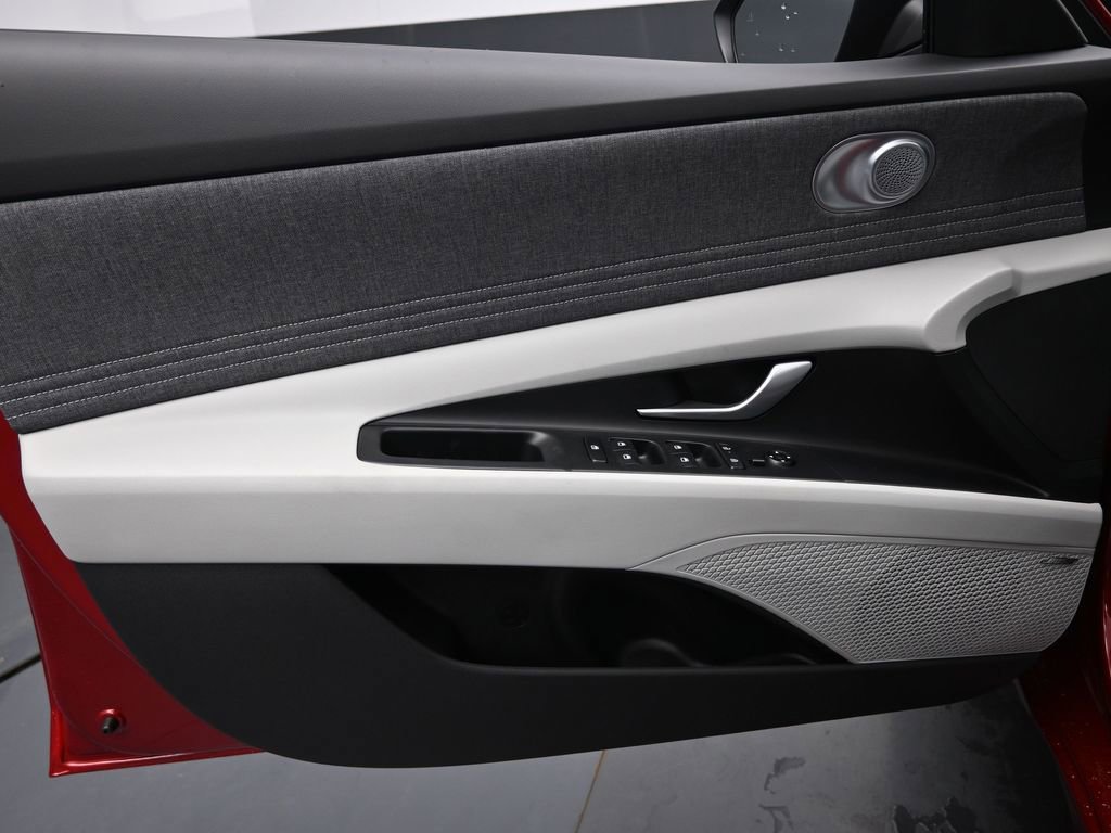 New 2025 Hyundai Elantra Limited image 27