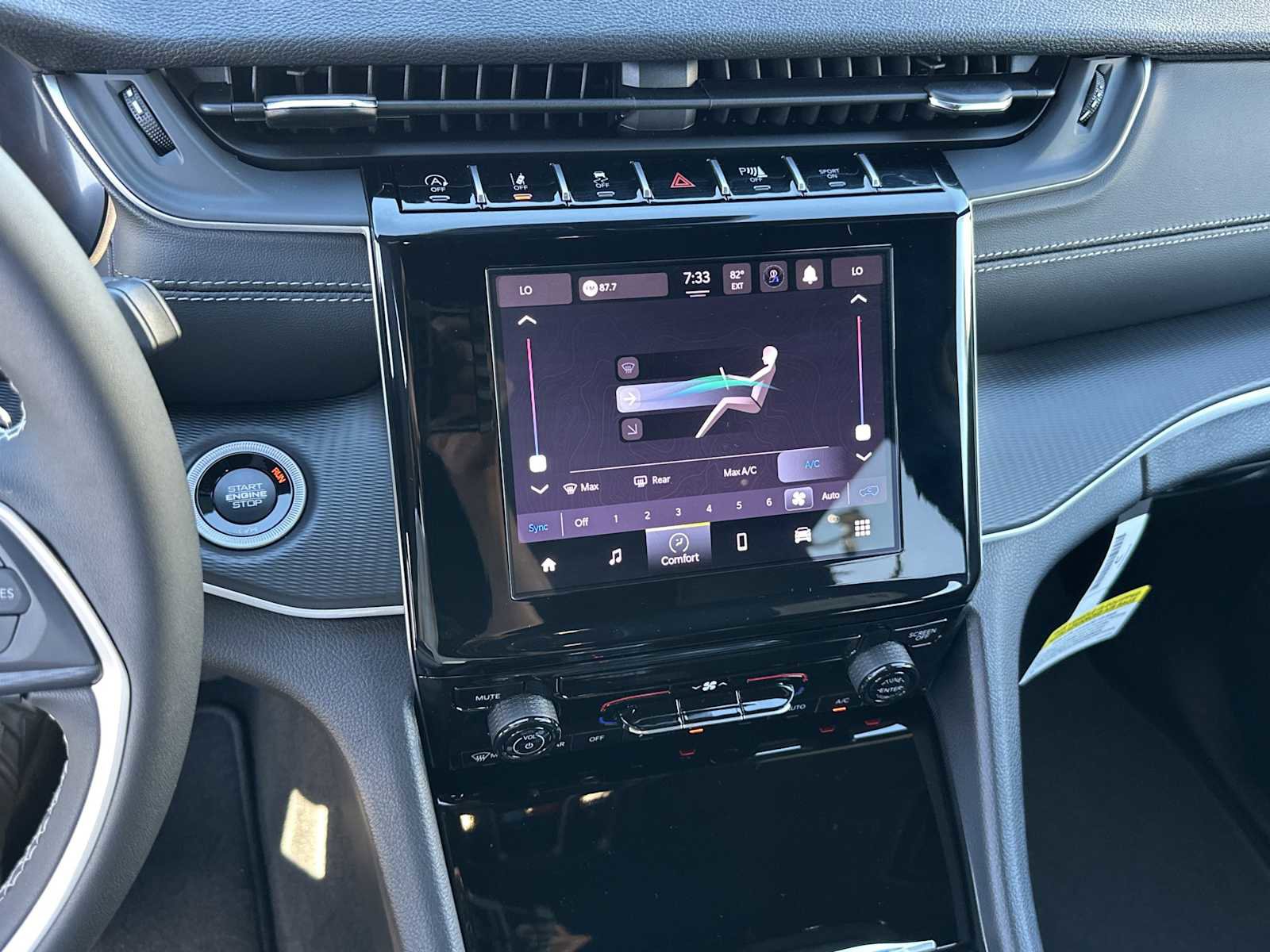 New 2025 Jeep Grand Cherokee Laredo X w/ Trailer Tow Package image 23