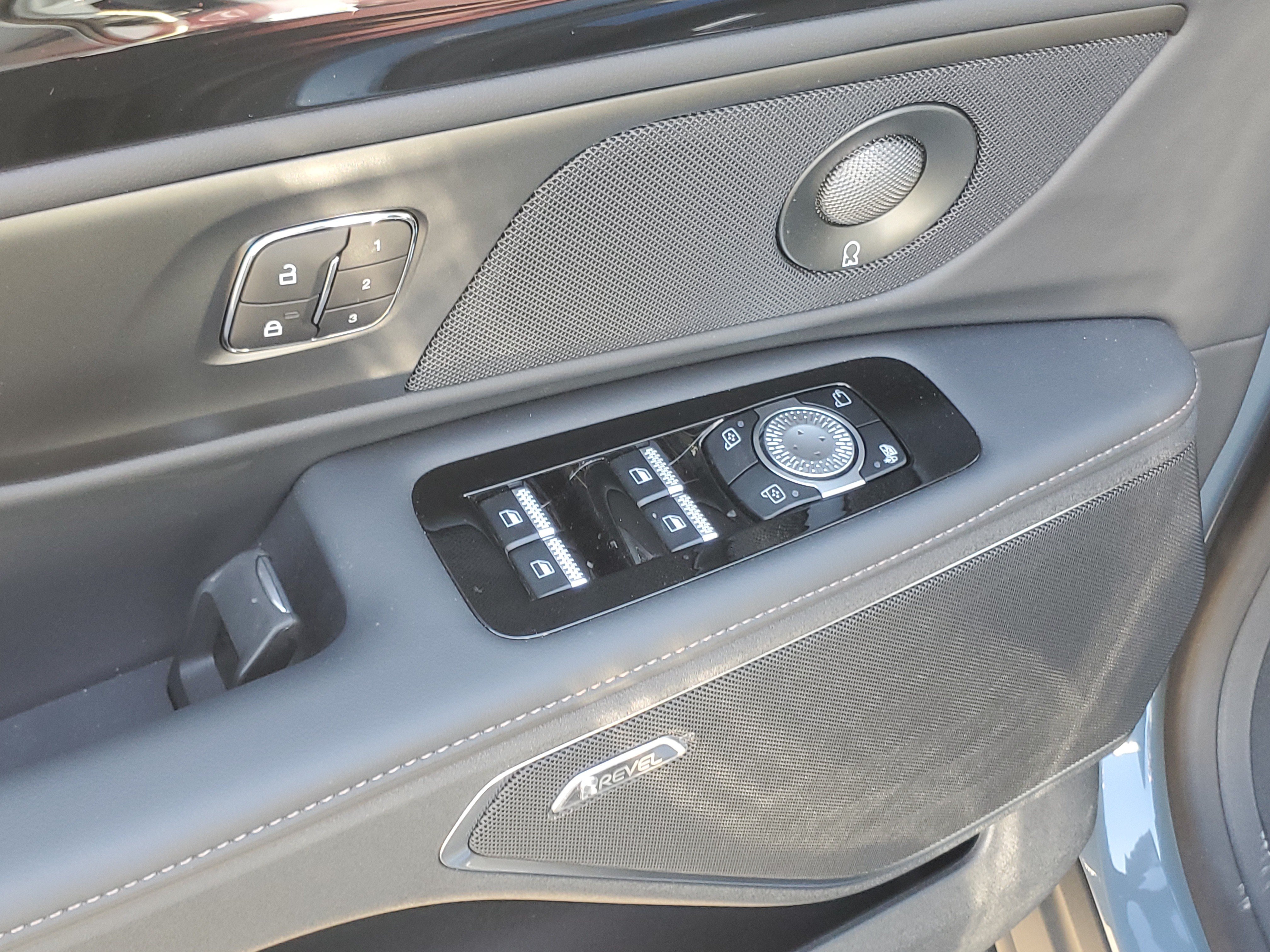 New 2026 Lincoln Nautilus Reserve w/ Jet Appearance Package AWD/4WD image 9