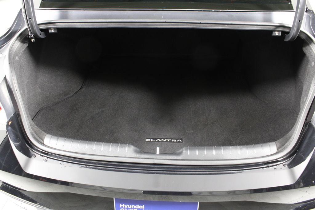 Certified 2022 Hyundai Elantra SEL FWD image 18