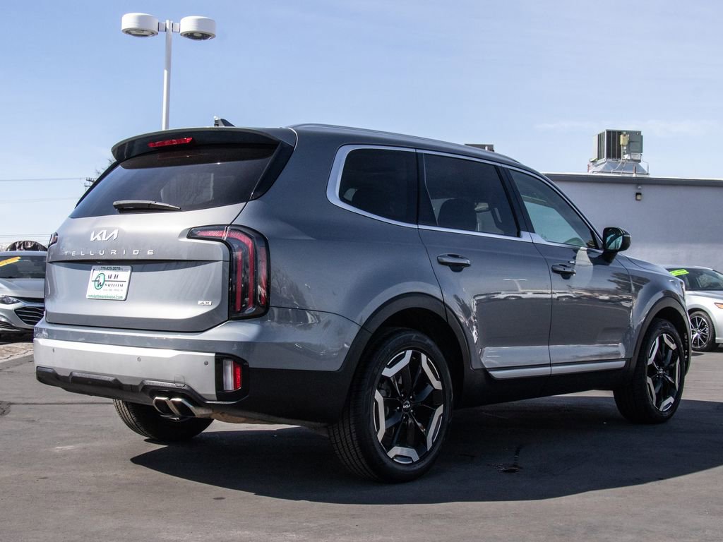 Used 2023 Kia Telluride EX w/ EX Captain's Chair Package image 7