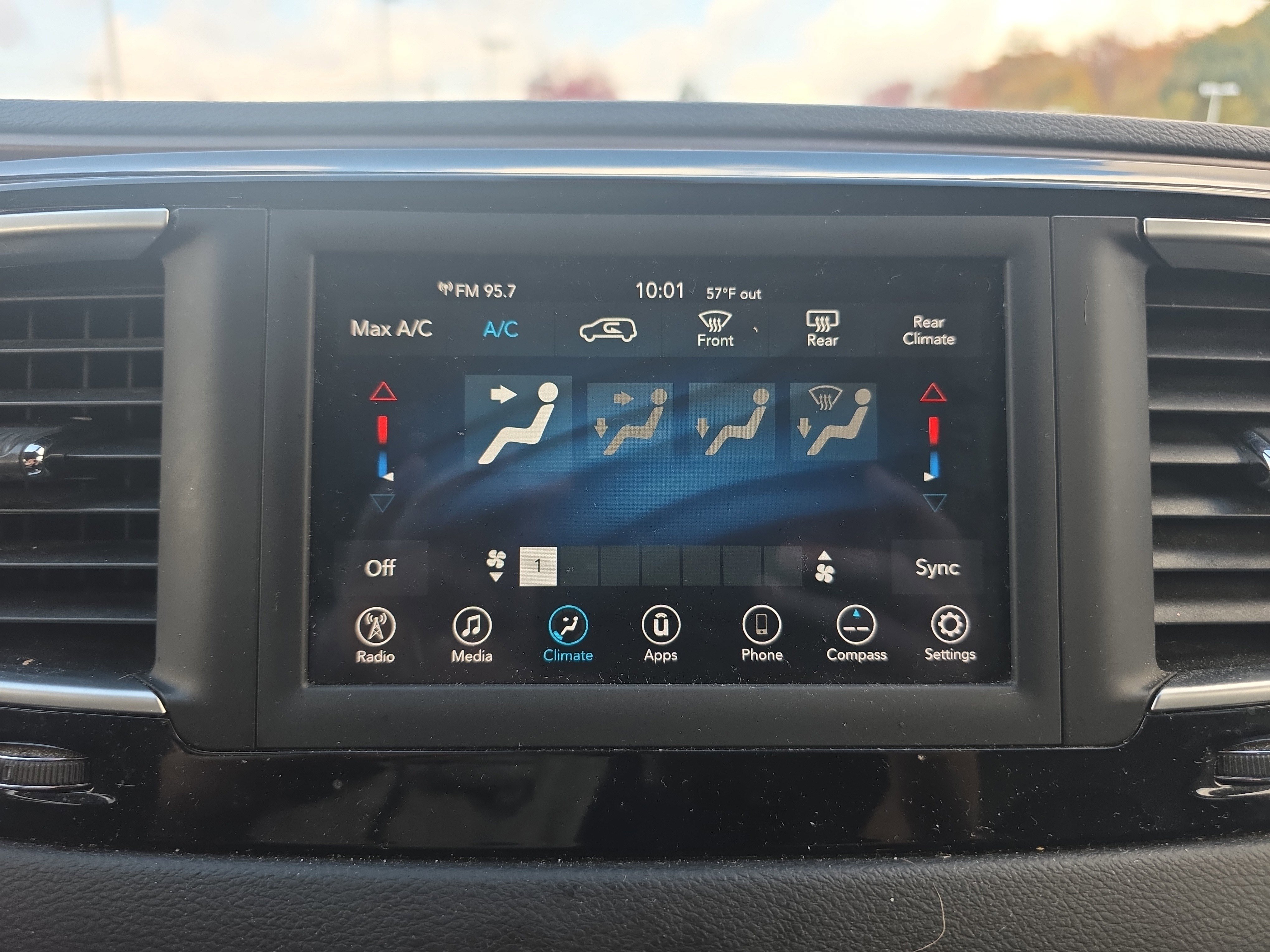 Used 2021 Chrysler Voyager Lxi image 35