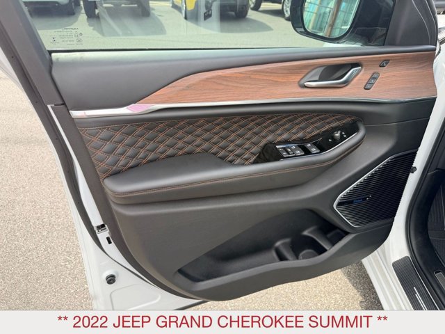 Certified 2022 Jeep Grand Cherokee Summit w/ Adv Protech Group IV AWD/4WD image 9