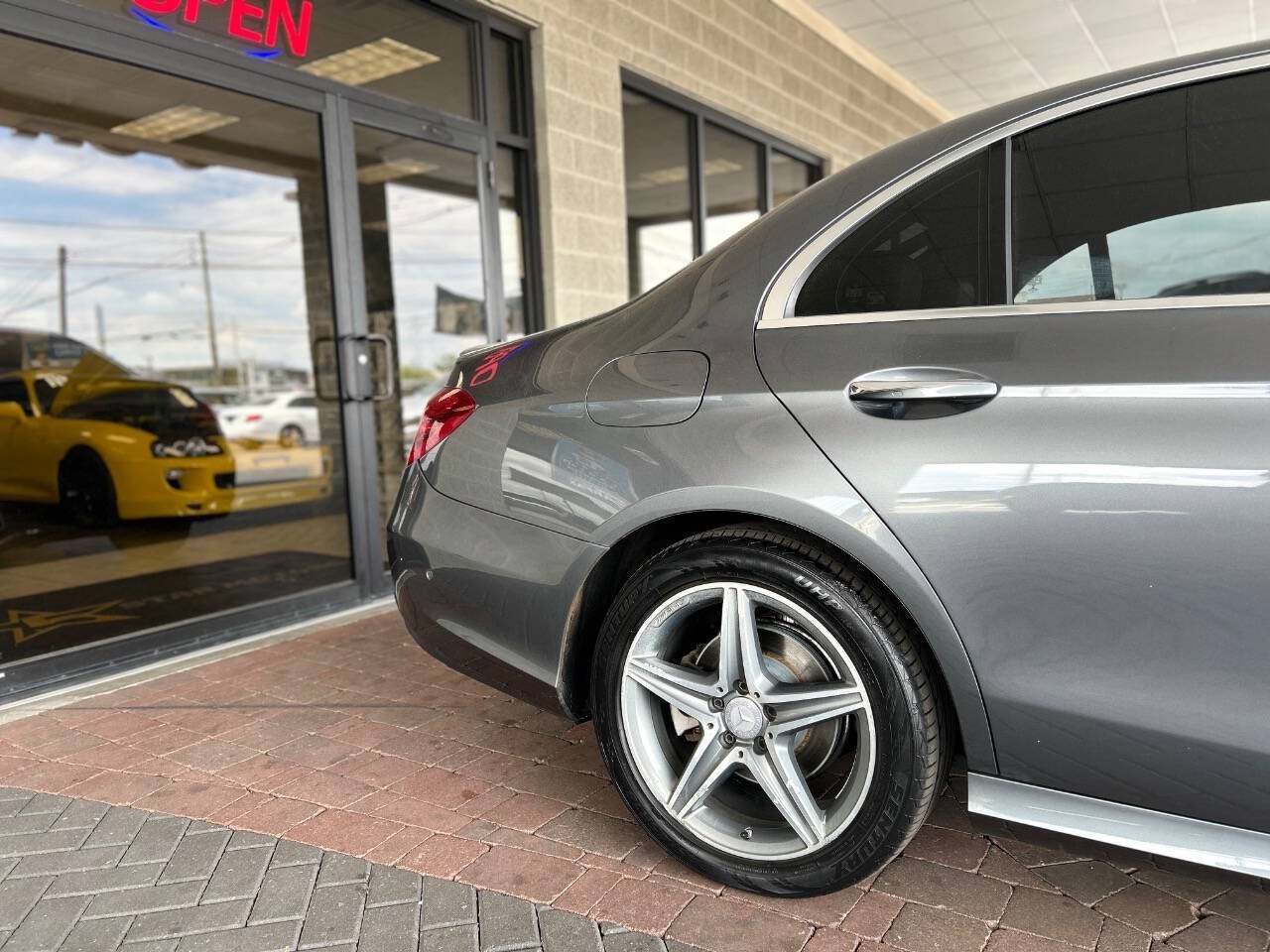 Used 2017 Mercedes-Benz E 300 4MATIC image 22