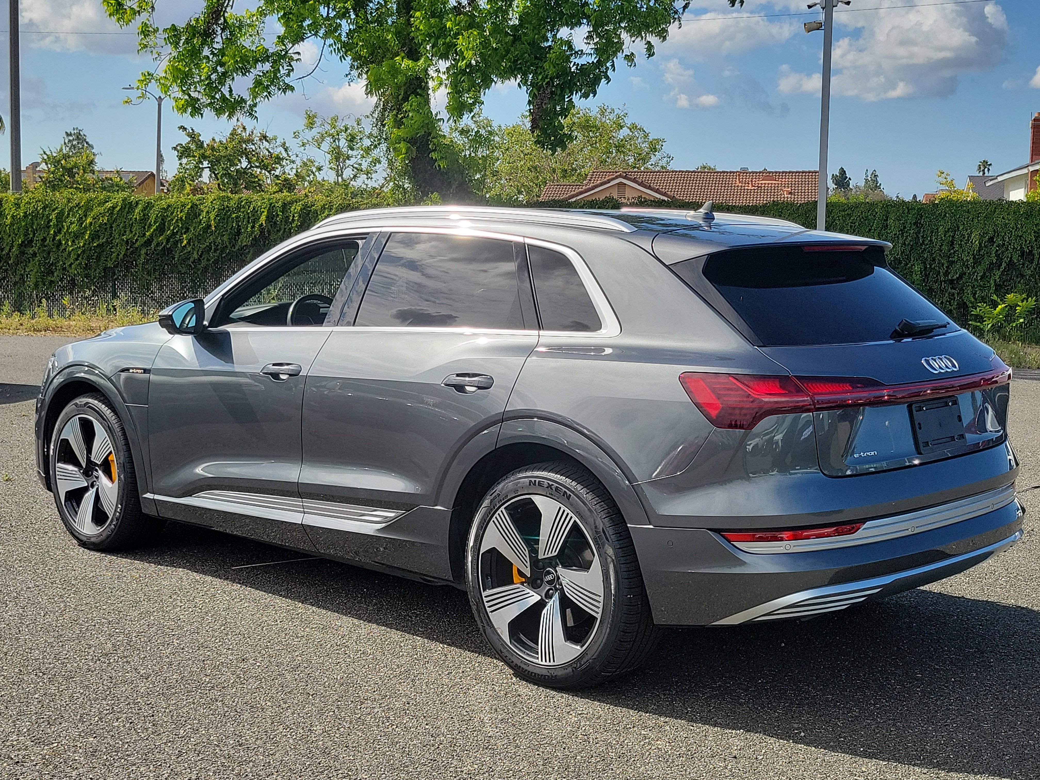 Used 2019 Audi e-tron Prestige w/ Prestige Package AWD/4WD image 31