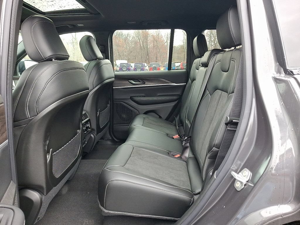 New 2026 Jeep Grand Cherokee Altitude AWD/4WD image 7
