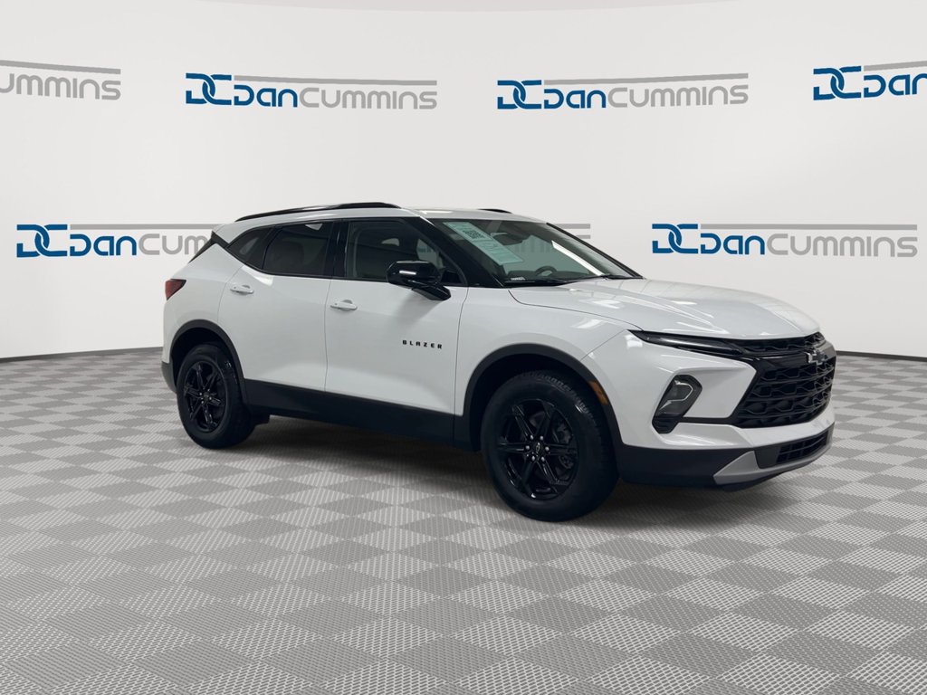 Used 2023 Chevrolet Blazer LT FWD image 2
