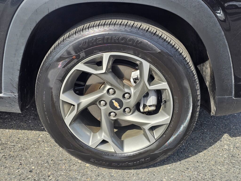 Used 2025 Chevrolet Trax LT w/ LT Convenience Package FWD image 10