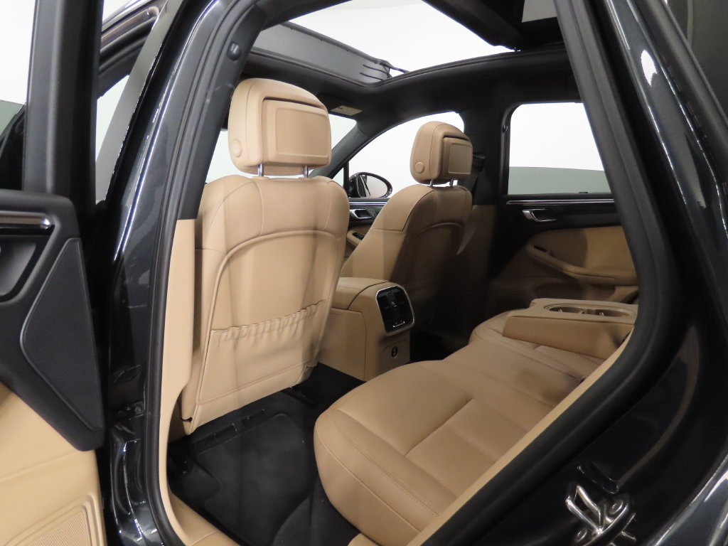 Certified 2023 Porsche Macan AWD/4WD image 42