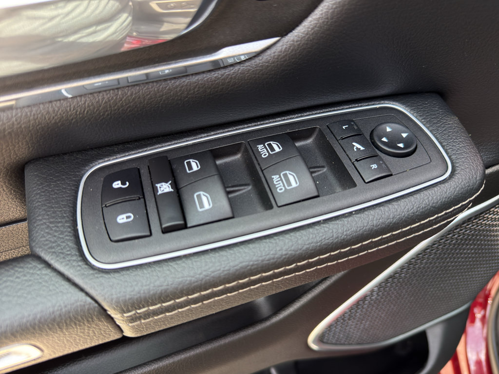 Used 2023 RAM 1500 Laramie AWD/4WD image 12