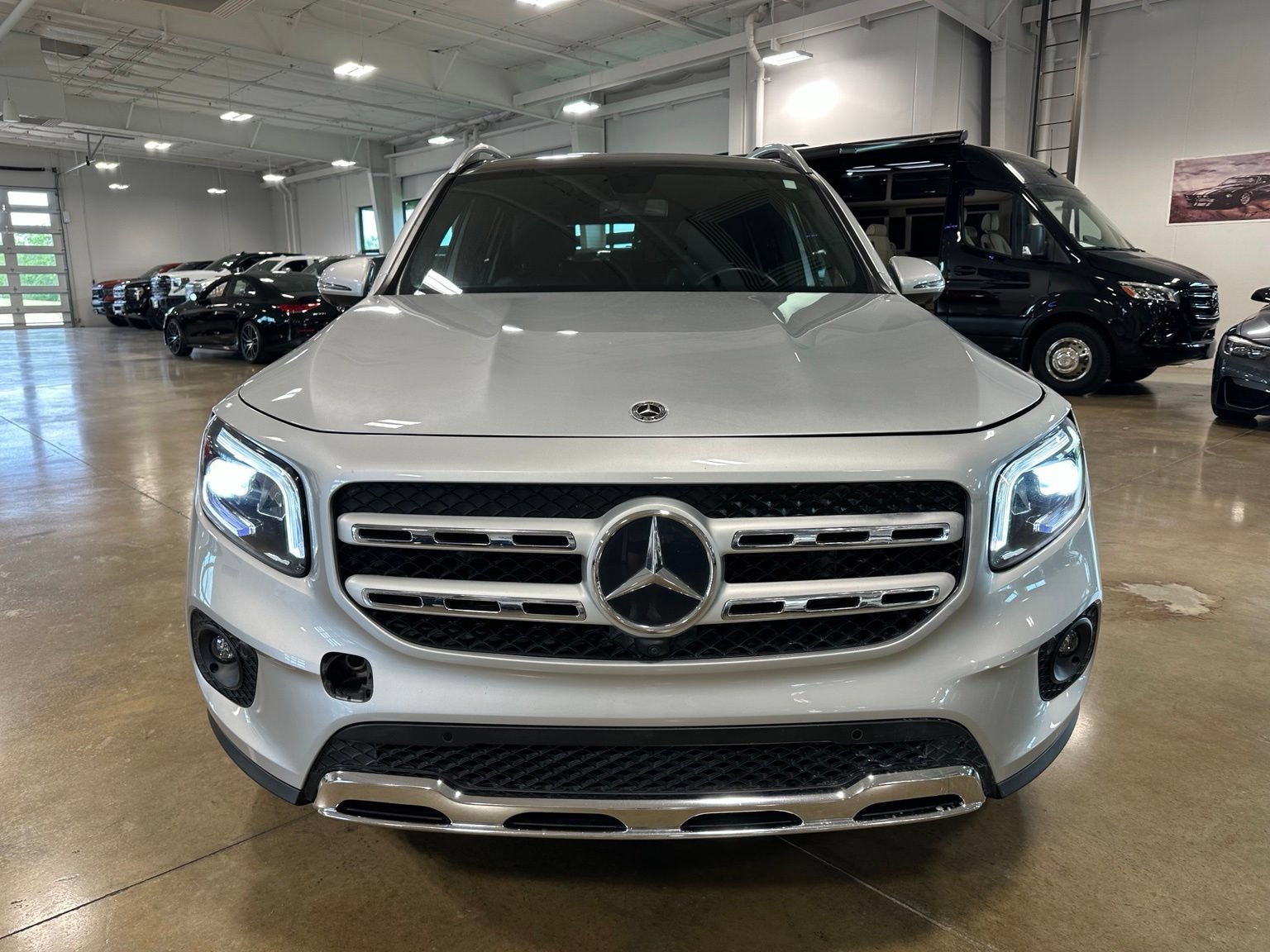 Used 2021 Mercedes-Benz GLB 250 image 2