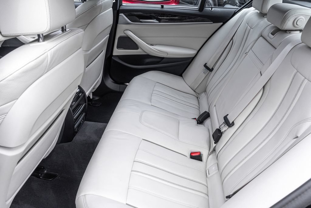 Used 2023 BMW M550i xDrive w/ Executive Package AWD/4WD image 29