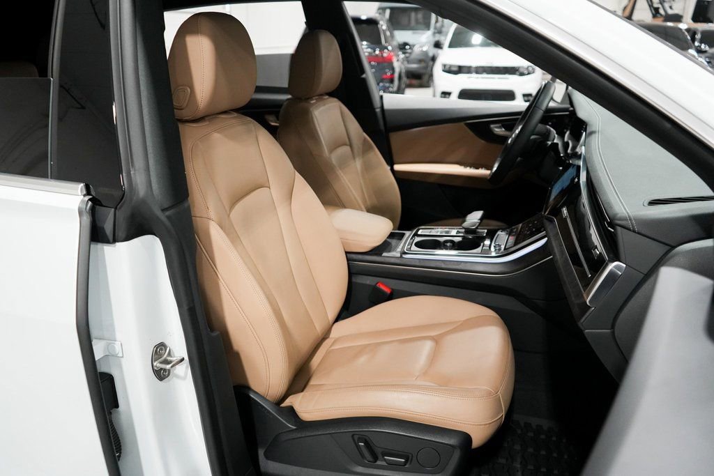 Used 2023 Audi Q8 Premium image 24