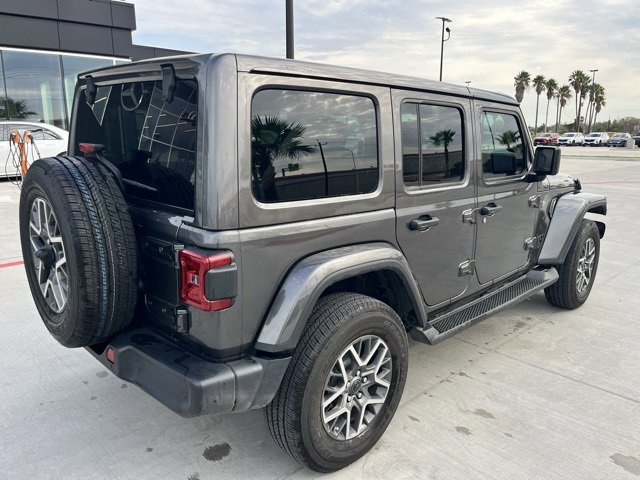 Used 2025 Jeep Wrangler Sahara image 6