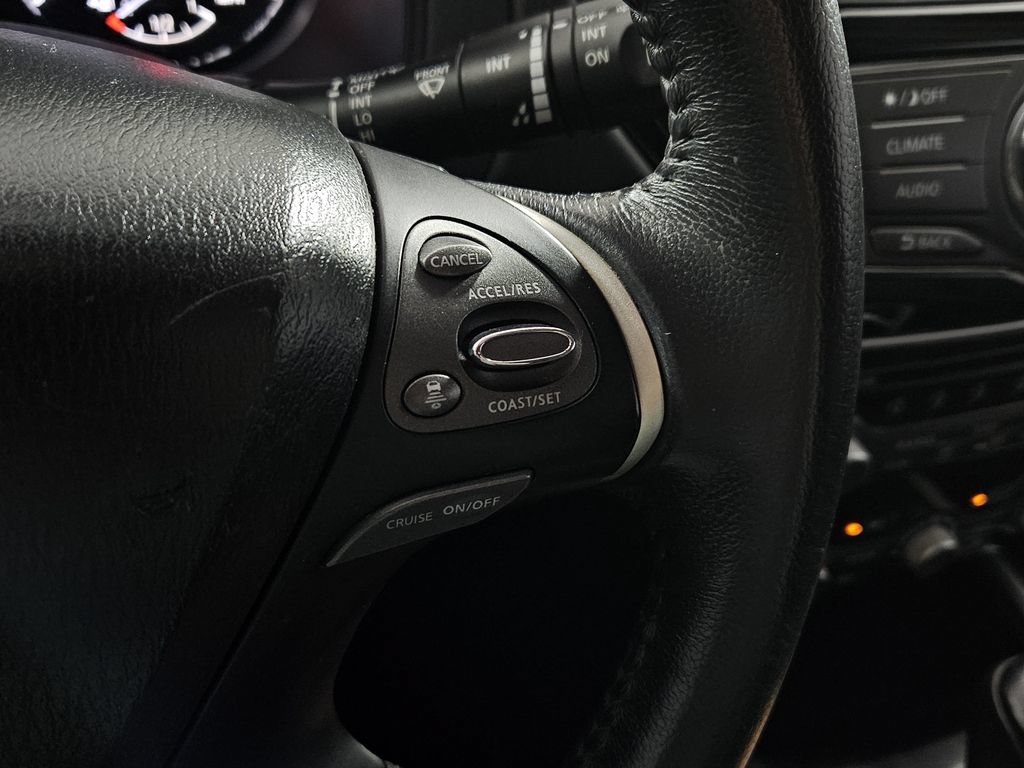 Used 2020 Nissan Pathfinder SV AWD/4WD image 18