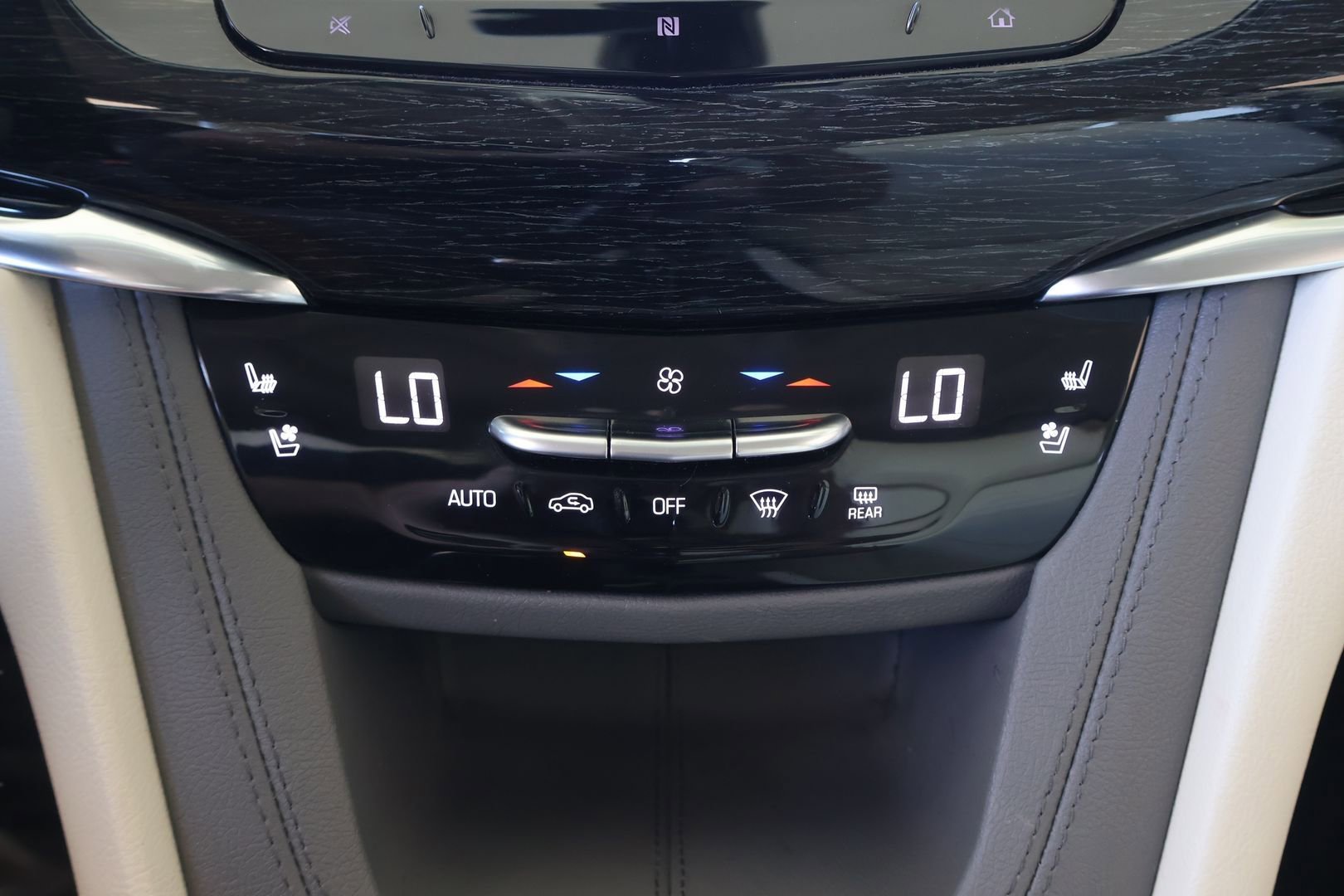 Used 2021 Cadillac XT6 Premium Luxury FWD image 29