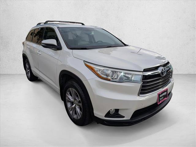 Used 2015 Toyota Highlander XLE AWD/4WD video 3