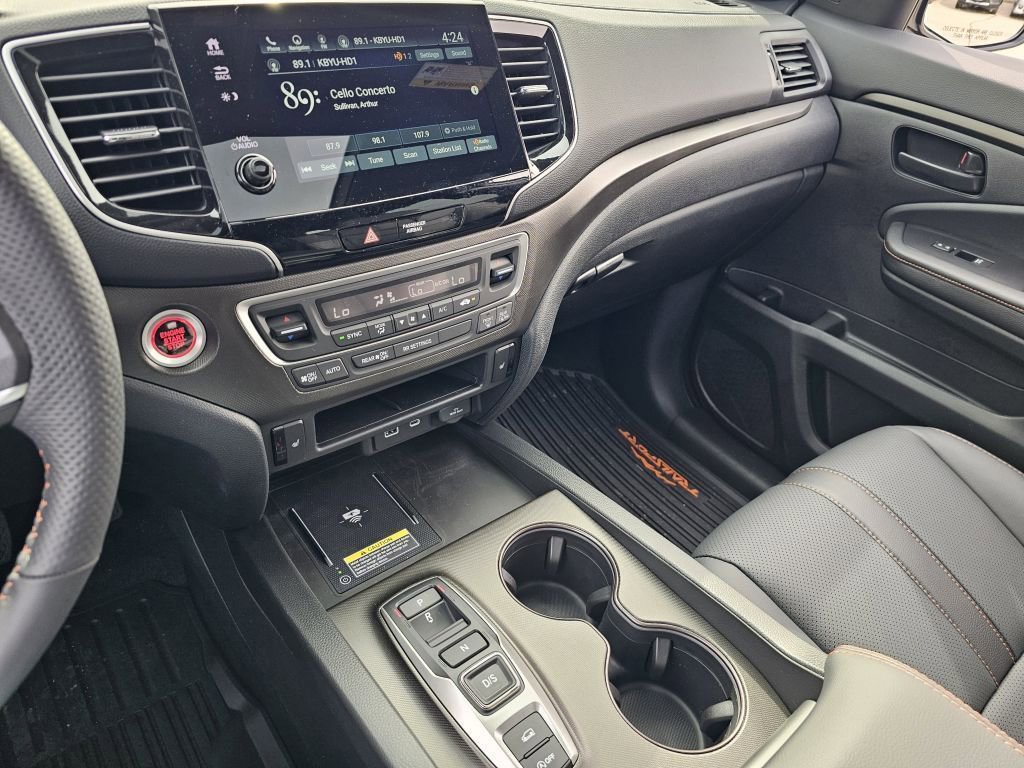 Used 2025 Honda Passport TrailSport image 33