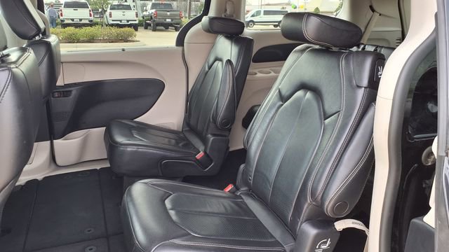 Used 2022 Chrysler Pacifica Touring-L image 19