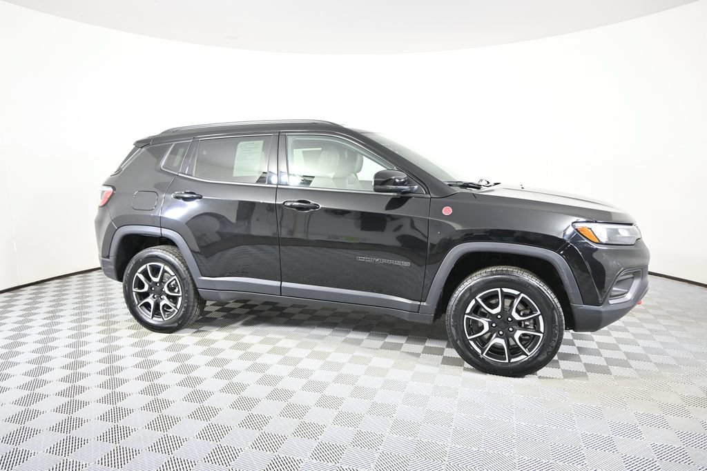 Used 2024 Jeep Compass Trailhawk AWD/4WD image 8