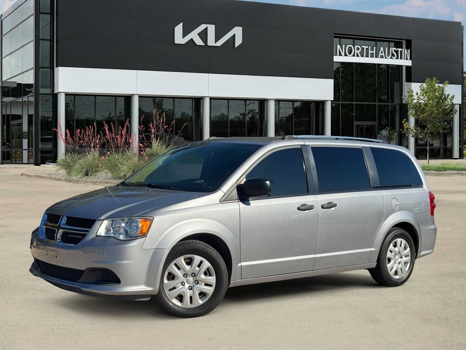 Used 2019 Dodge Grand Caravan SE w/ UConnect Hands-Free Group FWD image 1
