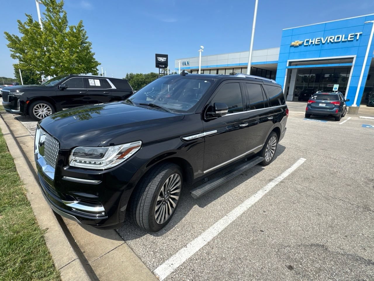 Used 2019 Lincoln Navigator Reserve AWD/4WD image 2