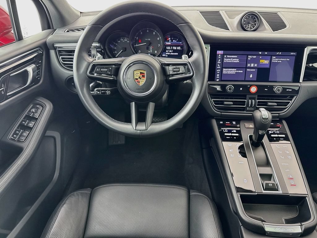 Certified 2025 Porsche Macan AWD/4WD image 25