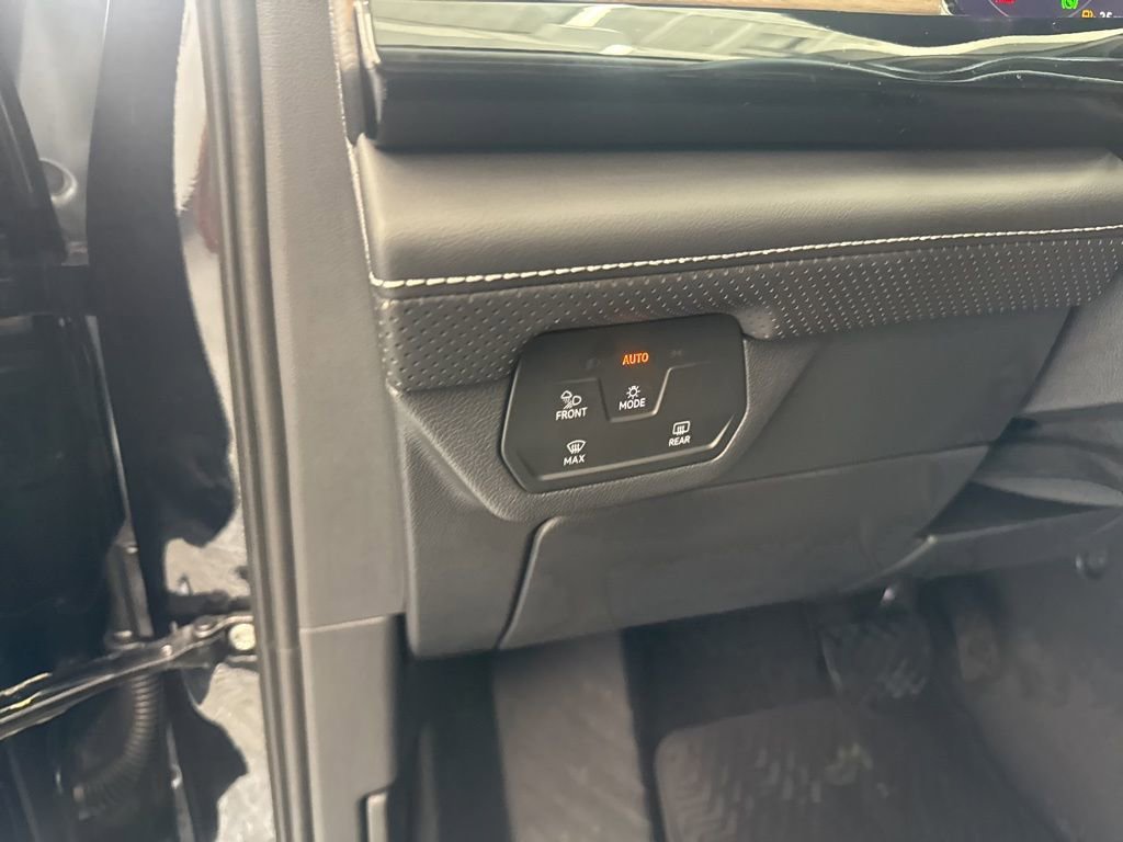 New 2026 Volkswagen Atlas SE image 14