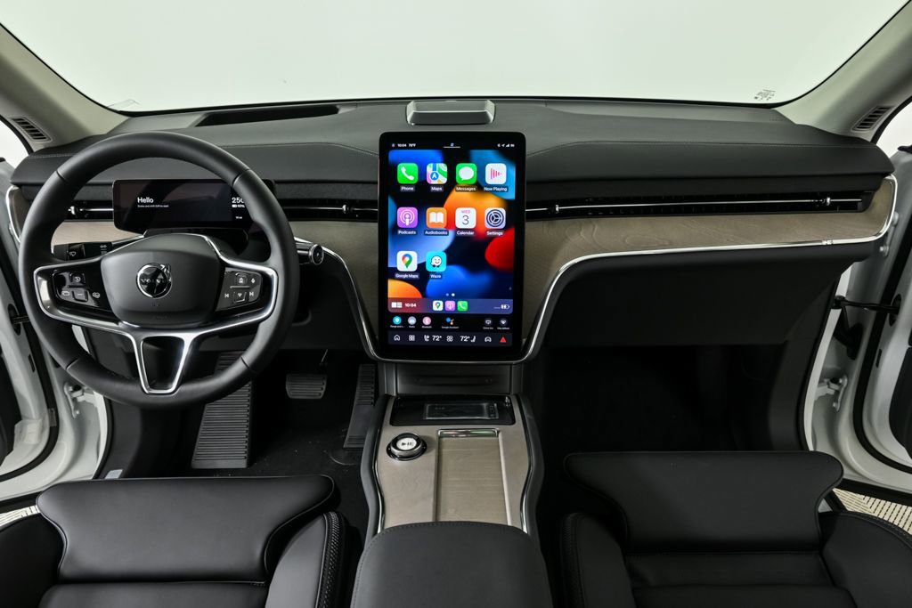 New 2025 Volvo EX90 Plus w/ Protection Package Premier image 18