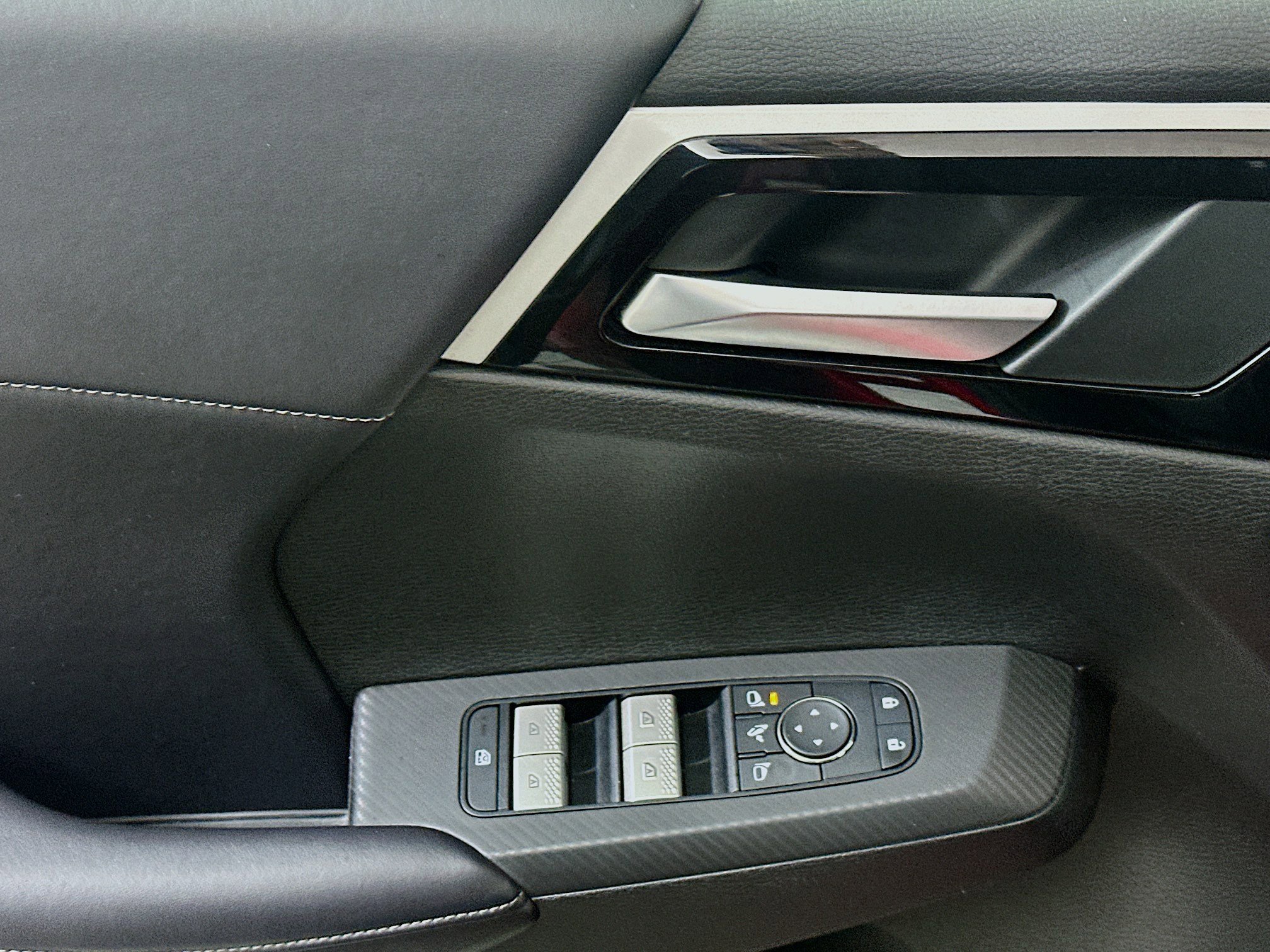 Used 2025 Mitsubishi Outlander SE image 15