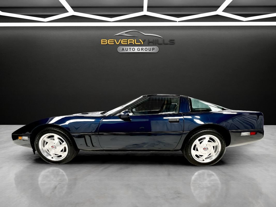 Used 1989 Chevrolet Corvette Coupe RWD image 3
