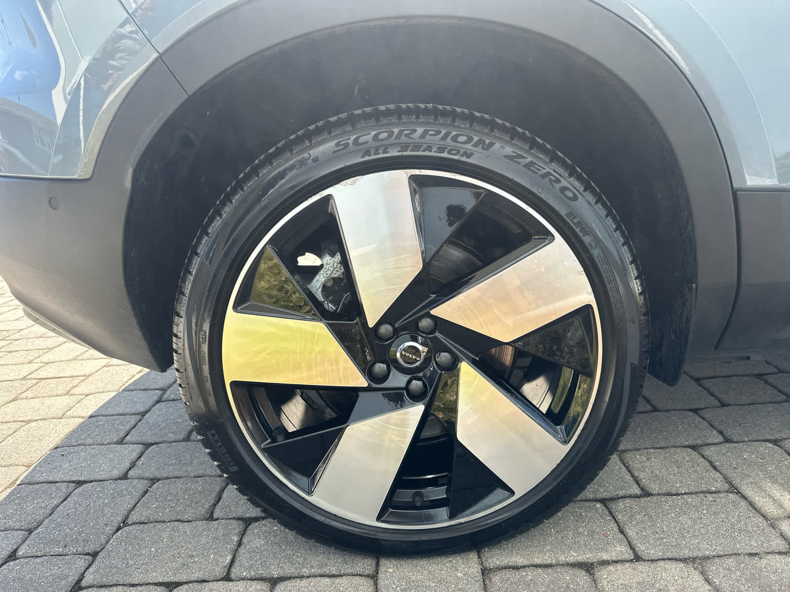 Used 2023 Volvo XC40 Recharge Ultimate w/ Protection Package Premier image 39