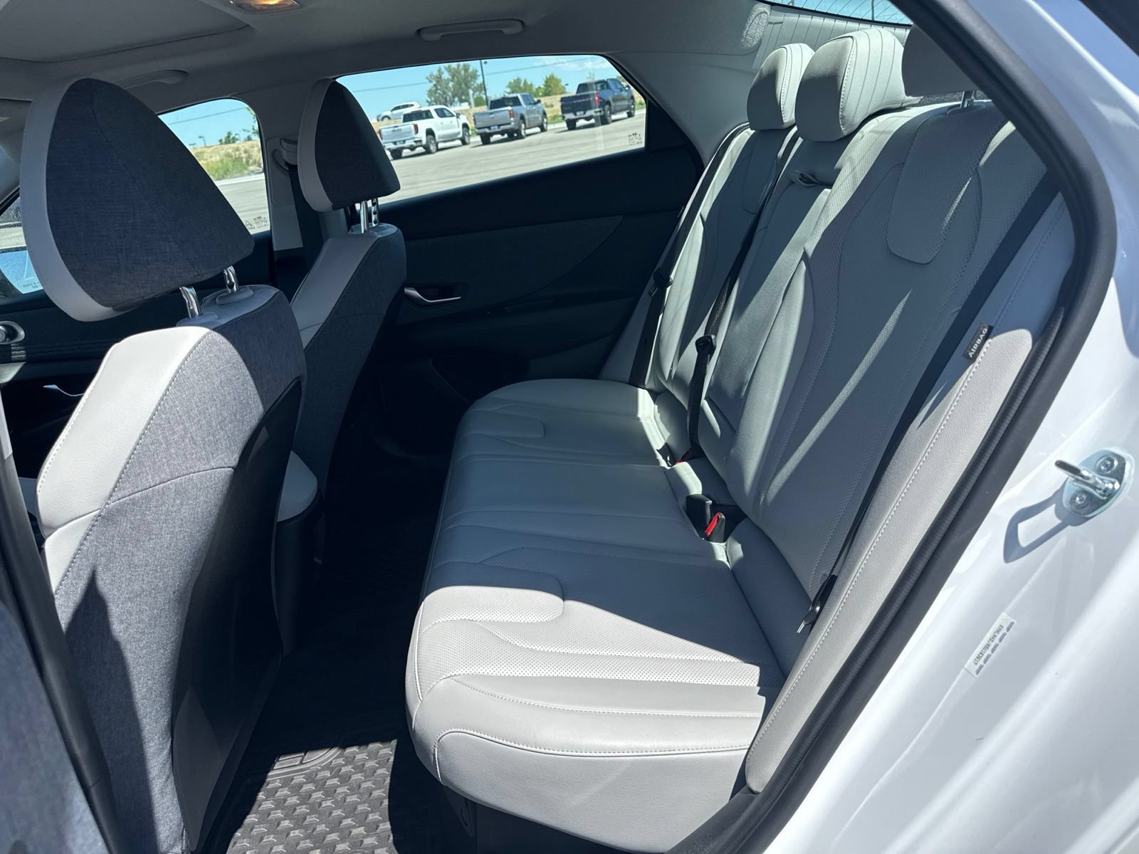 Used 2025 Hyundai Elantra Limited FWD image 9
