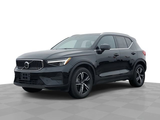 Used 2025 Volvo XC40 B5 Core image 1