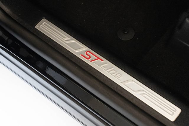Used 2025 Ford Explorer ST-Line AWD/4WD image 18