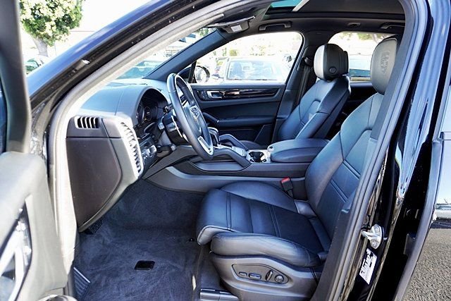 Used 2022 Porsche Cayenne AWD/4WD image 20