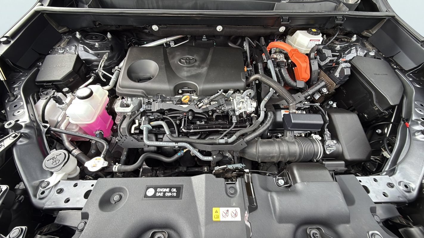 Used 2024 Toyota RAV4 LE AWD/4WD image 16
