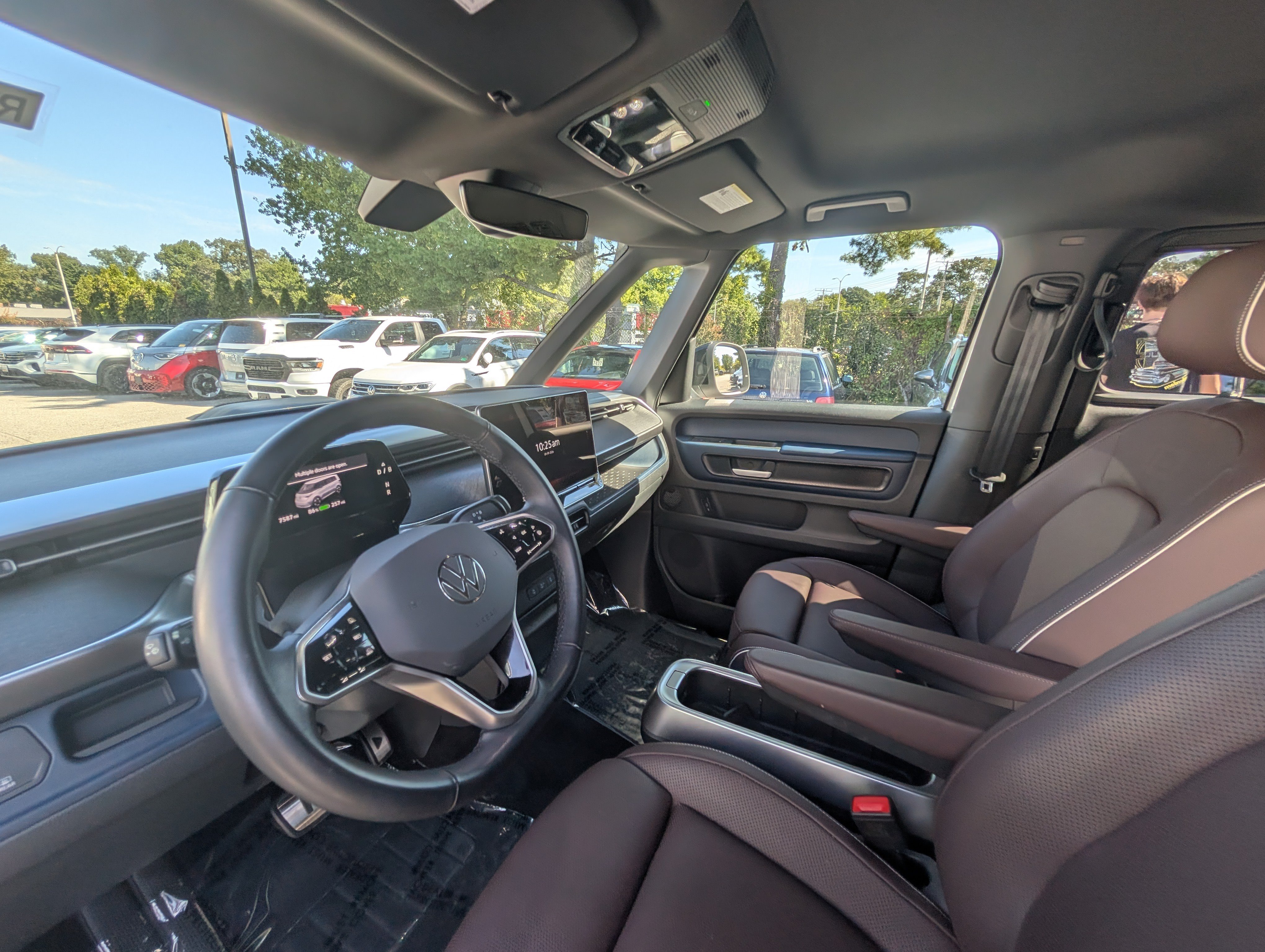 Used 2025 Volkswagen ID. Buzz Pro S Plus RWD image 17
