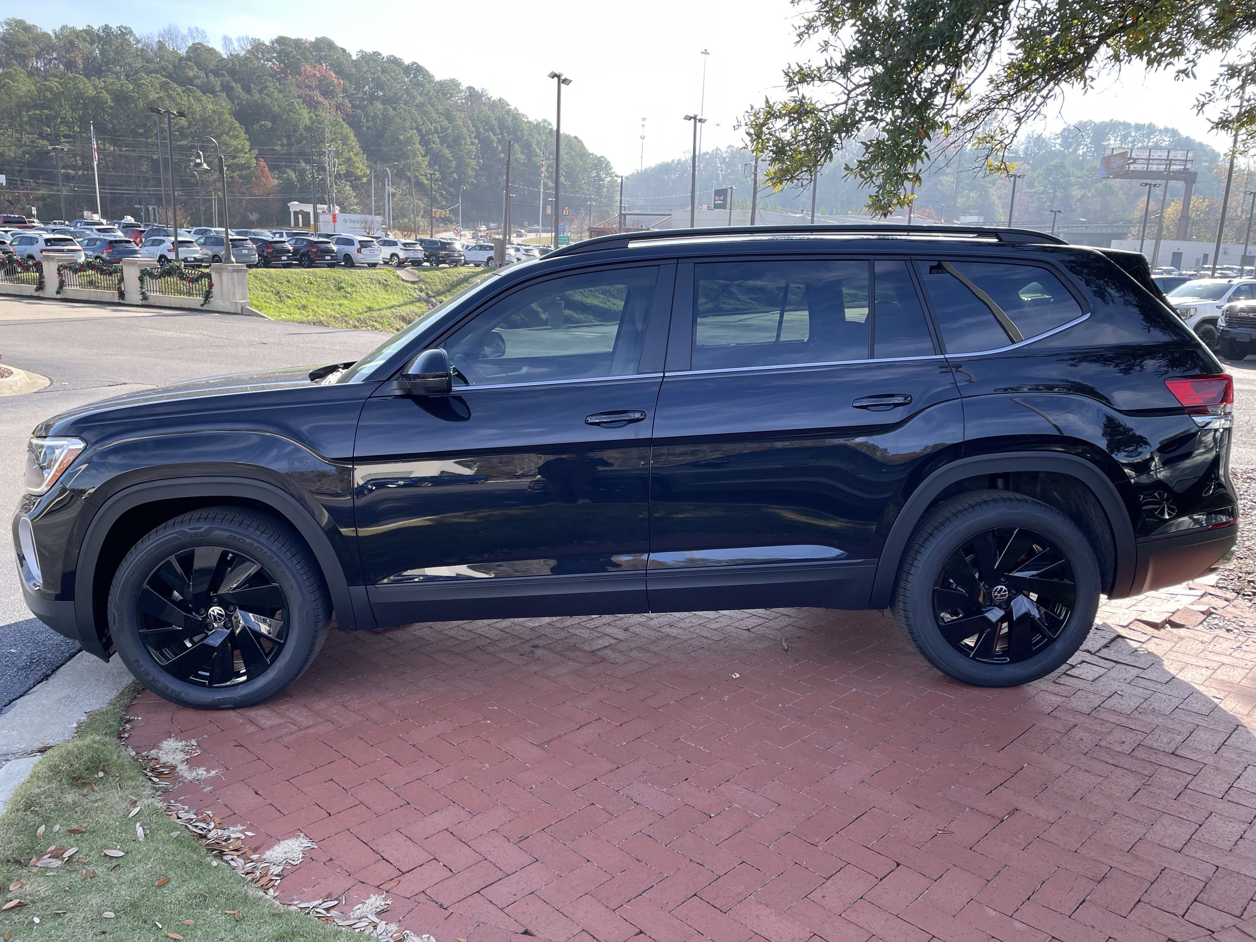 New 2026 Volkswagen Atlas SE image 7