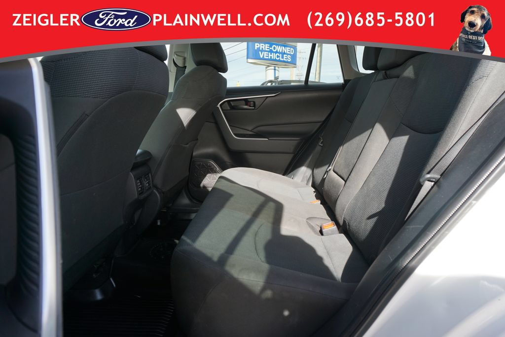 Used 2022 Toyota RAV4 LE AWD/4WD image 11