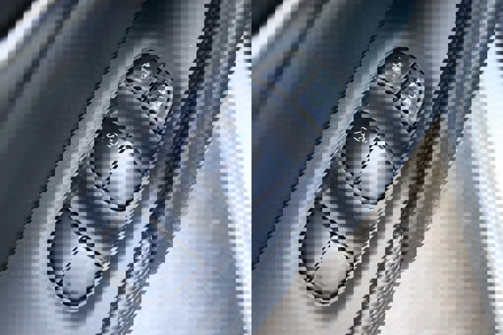 Used 2021 Nissan Rogue Sport S image 18