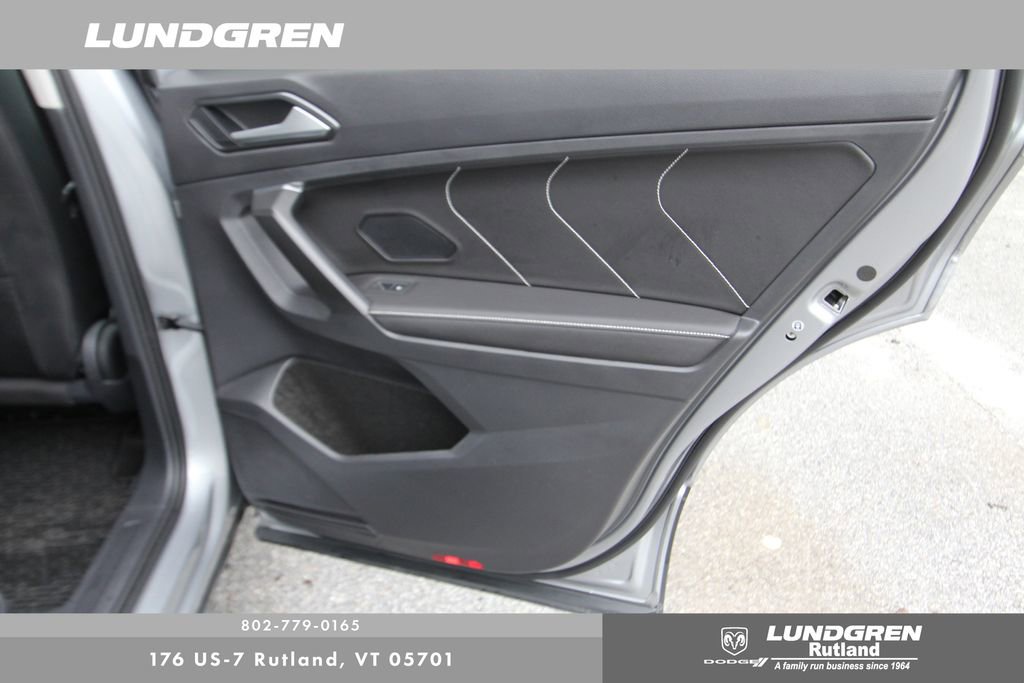 Used 2023 Volkswagen Tiguan SE w/ Panoramic Sunroof Package AWD/4WD image 19