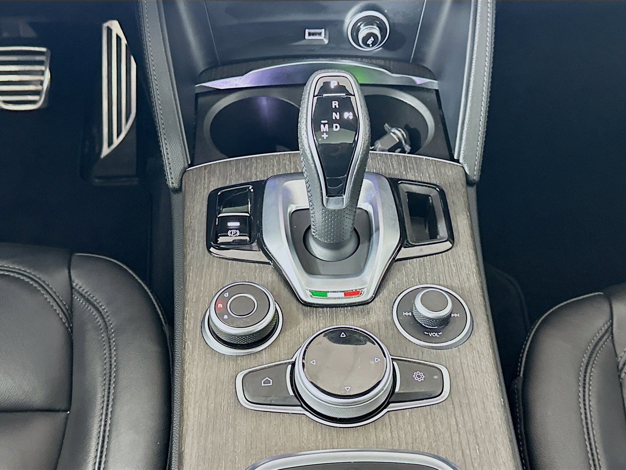 Used 2023 Alfa Romeo Stelvio Ti image 25