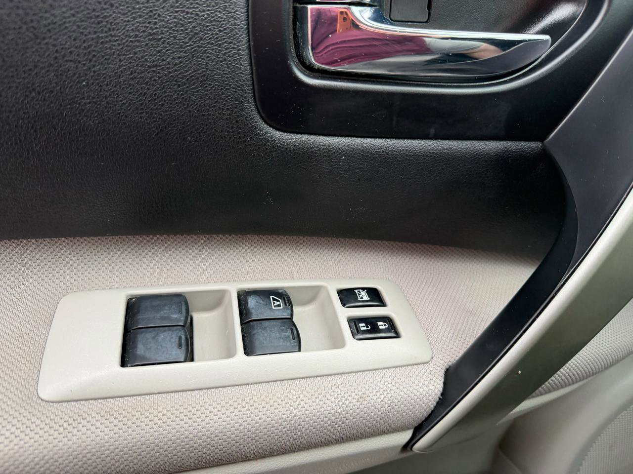 Used 2011 Nissan Rogue SV FWD image 43