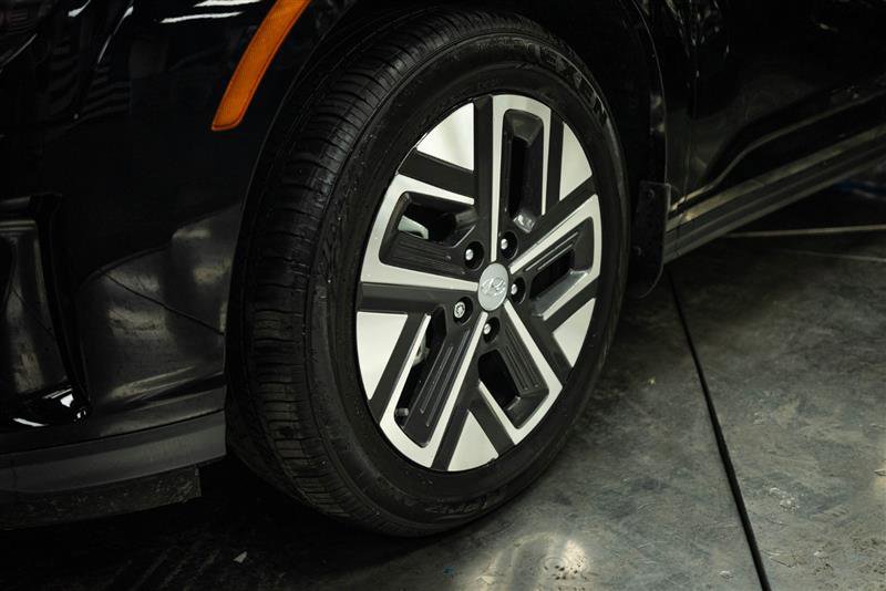 Used 2023 Hyundai Kona SE FWD image 3