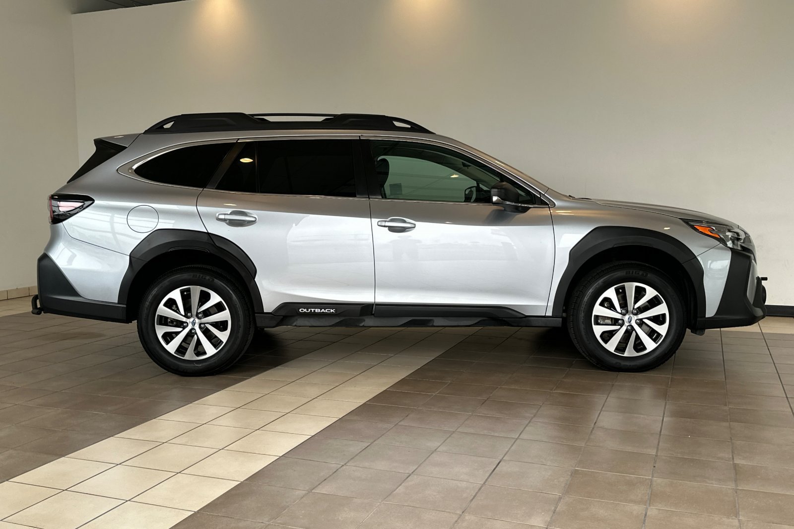 Used 2023 Subaru Outback AWD/4WD image 3